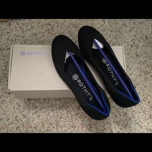 Black Rothy’s (round toe) with blue halo